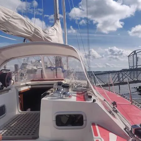 Lacoste Sailing Yacht For 6