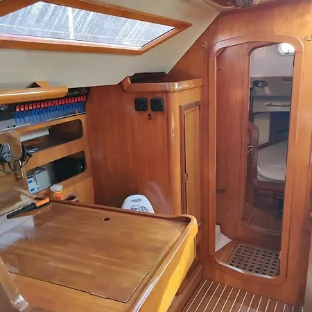Lacoste Sailing Yacht For 6 *