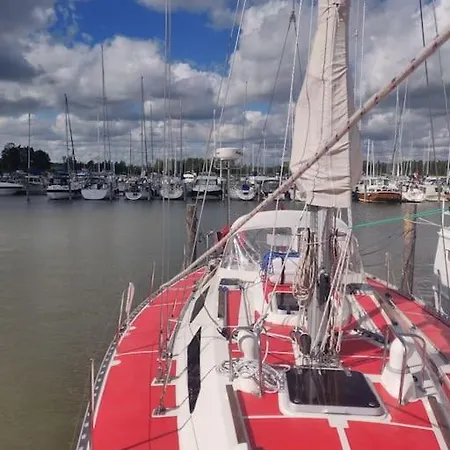 Botel Lacoste Sailing Yacht For 6
