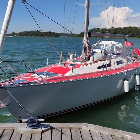 Botel Lacoste Sailing Yacht For 6 Raisio